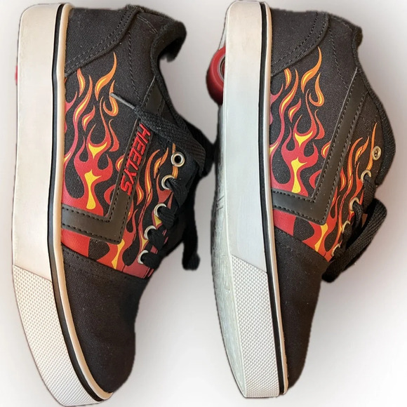 Heely’s Gr8 Pro Prints Flames Black/Red/Flames 5 M US Big Kid, Great Pre-Owned - Picture 5 of 8